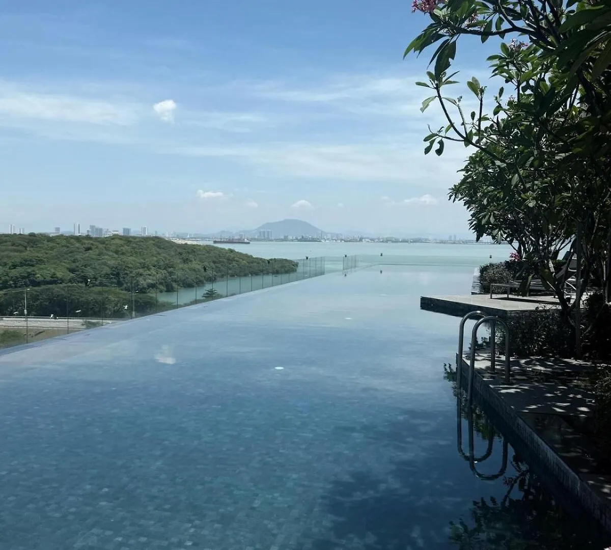 Crayon Shinchan 3R2B Seaview Suite George Town Apartamento